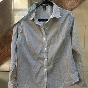 🌸3/$20 Boxy black and white striped button up